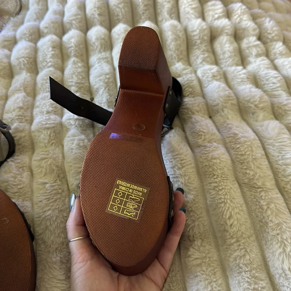 Size 7.5 wood platforms